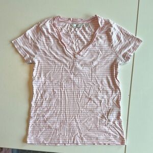Vineyard Vines girls size XS Pink & White striped Short Sleeve V-neck T-Shirt